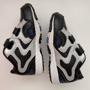 Kids Black and Silver Velcro Shoes with lights - Size 6.5